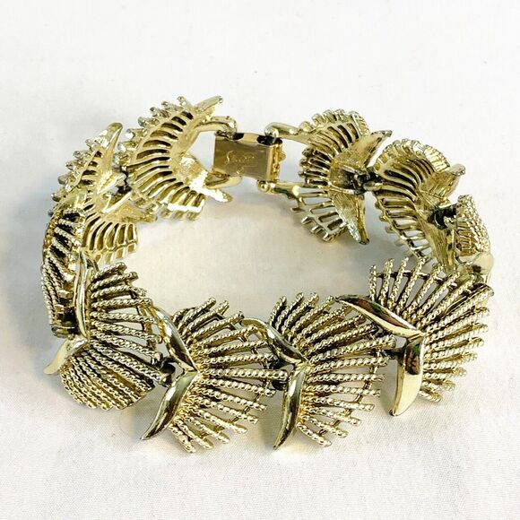 Vtg Coro Gold Tone Metal Bracelet Fold Over Clasp Signed 7" Scallop Fan Links - Picture 1 of 6